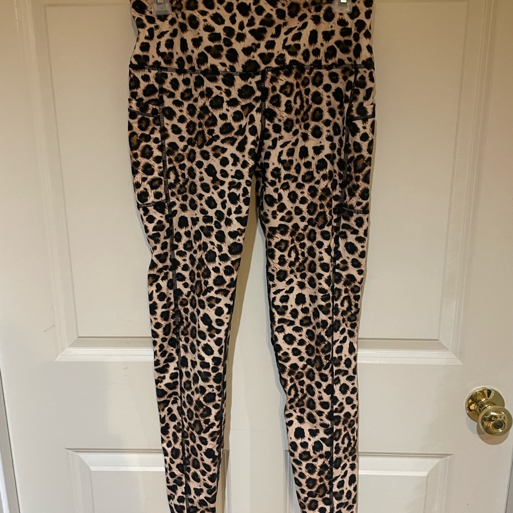 Bayleaf Cheetah Print Athletic Leggings with Pockets -  Medium